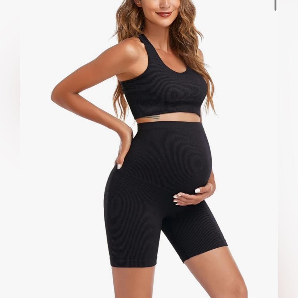 Women's Maternity 2 Piece Outfit Set - Bra & Shorts for Pregnancy - Large